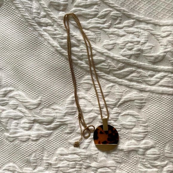 Long Tortoise and Gold Pendant Necklace - Picture 2 of 3